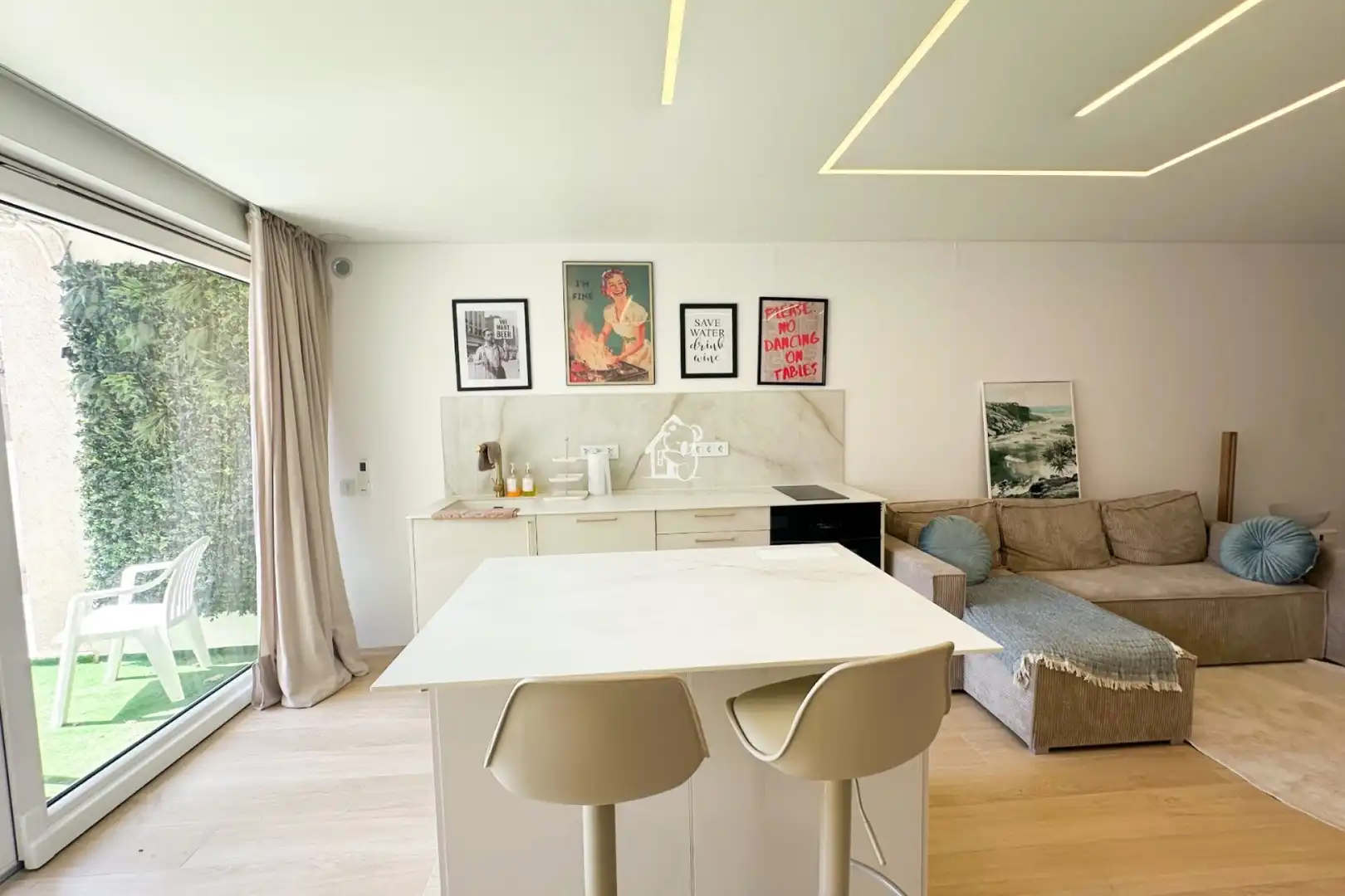 Sala d'estar de Apartament en venda en Torrevieja amb Aire condicionat, Traster i Moblat