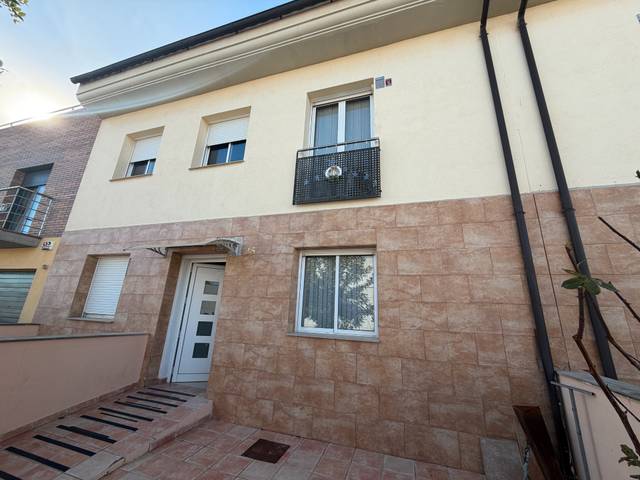 Casa adosada en Venta en Carrer Vint-i-Sis en Les Cabanyes