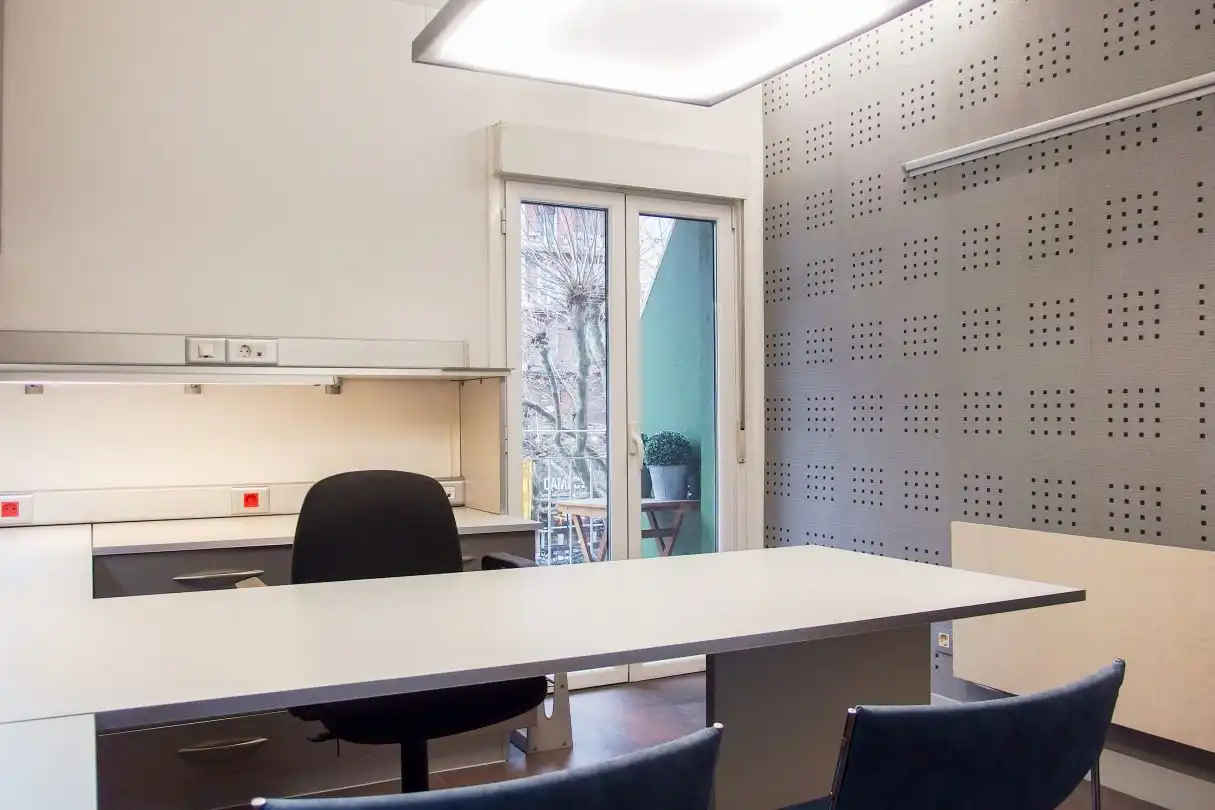 Büro zur Miete in Donostia - San Sebastián  mit Heizung und Möbliert