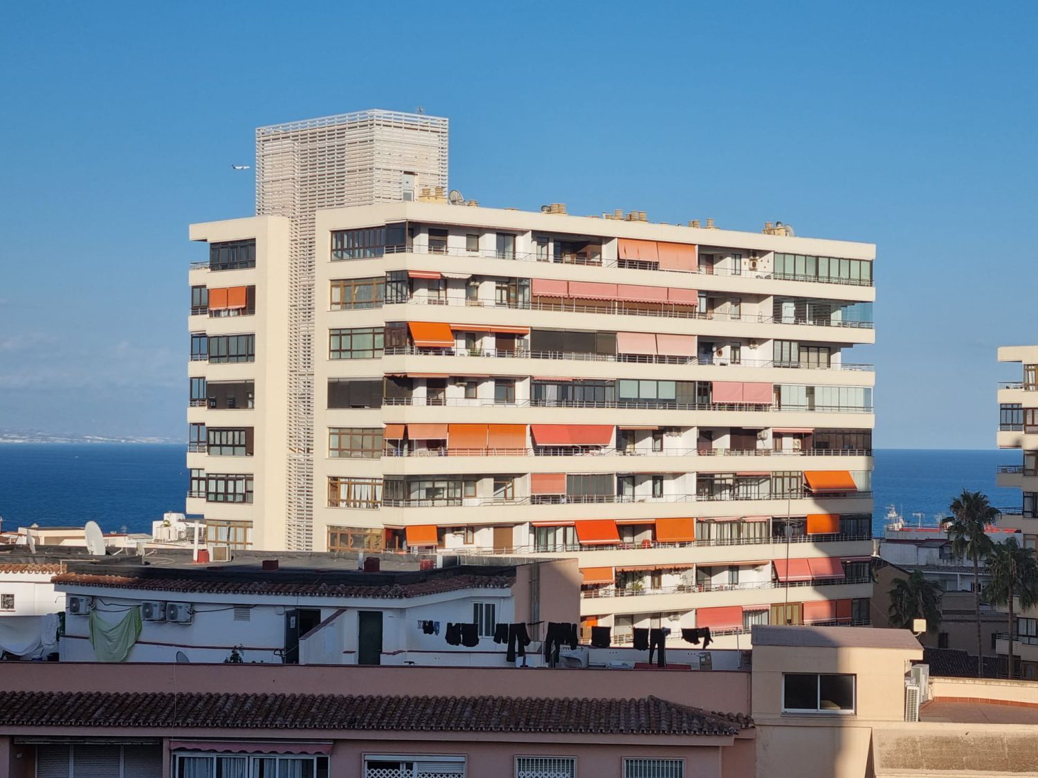 Vista exterior de Estudi en venda en Torremolinos amb Terrassa i Piscina comunitària