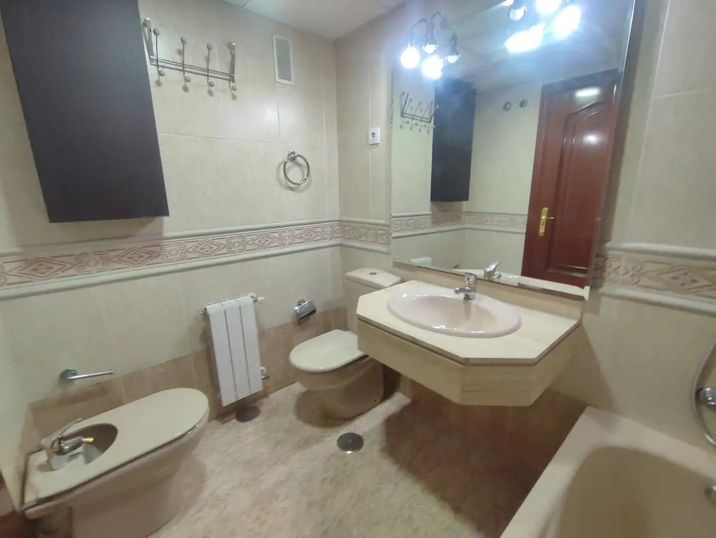 Baño de Piso en venta en Madrid con Calefacción, Terraza y Horno