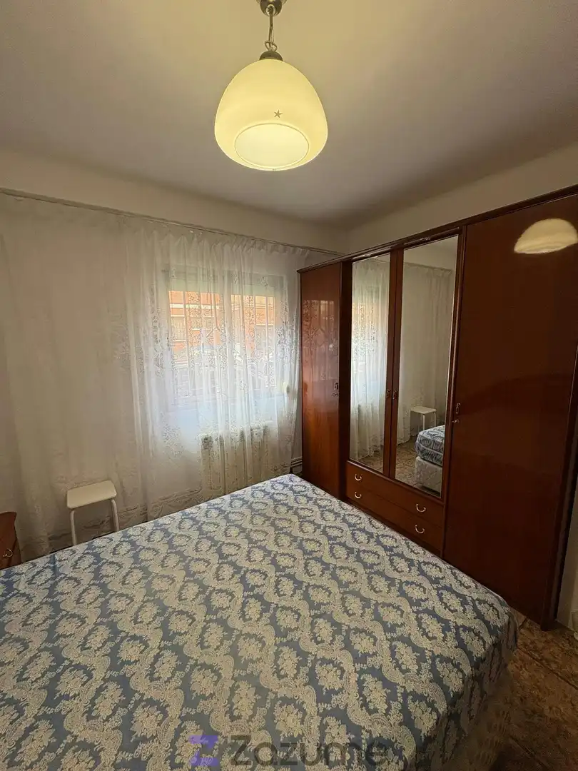 Habitación de Piso de alquiler en Zaragoza con Aire acondicionado, Calefacción y Amueblado