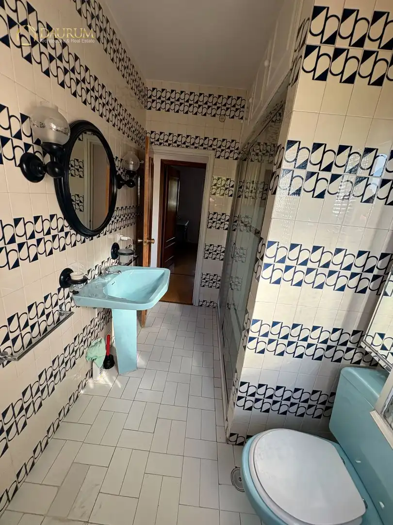 Bathroom of Flat for sale in Madrid  with Air Conditioner, Heating and Terrace