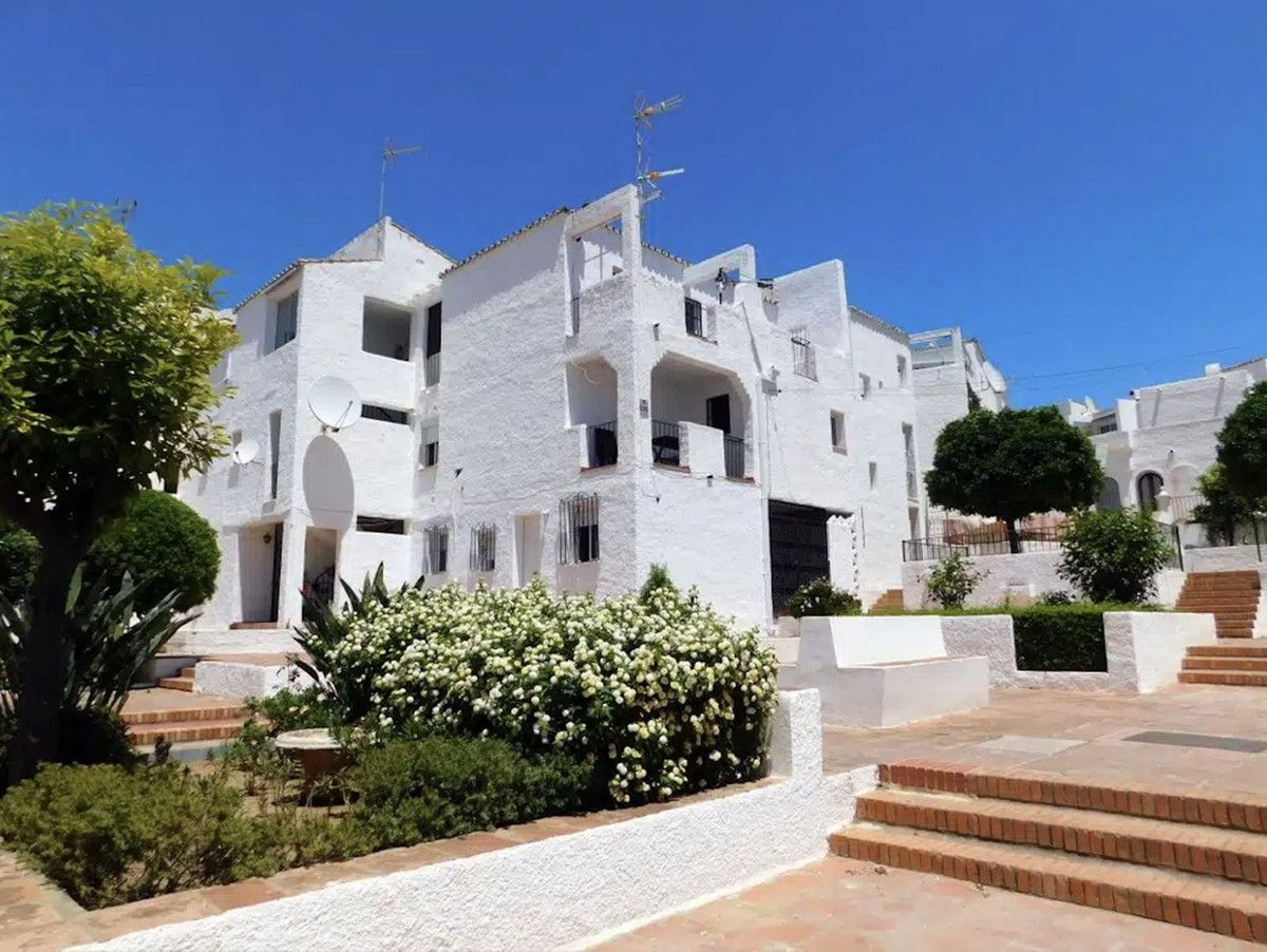 Exterior view of Duplex for sale in Manilva  with Terrace and Community pool