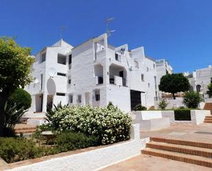 Vista exterior de Dúplex en venda en Manilva amb Terrassa i Piscina comunitària