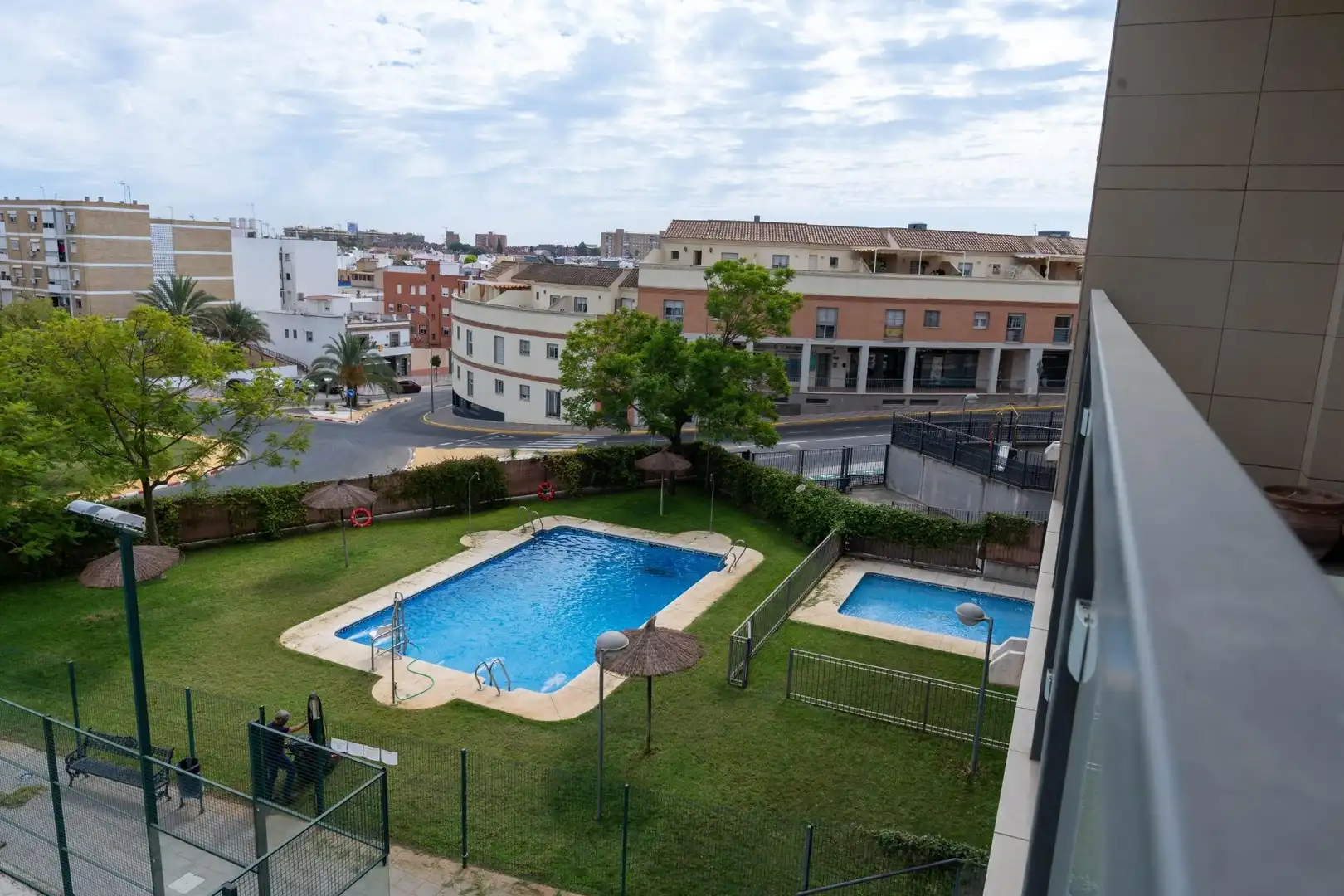 Piscina de Piso en venta en Tomares con Aire acondicionado, Calefacción y Jardín privado