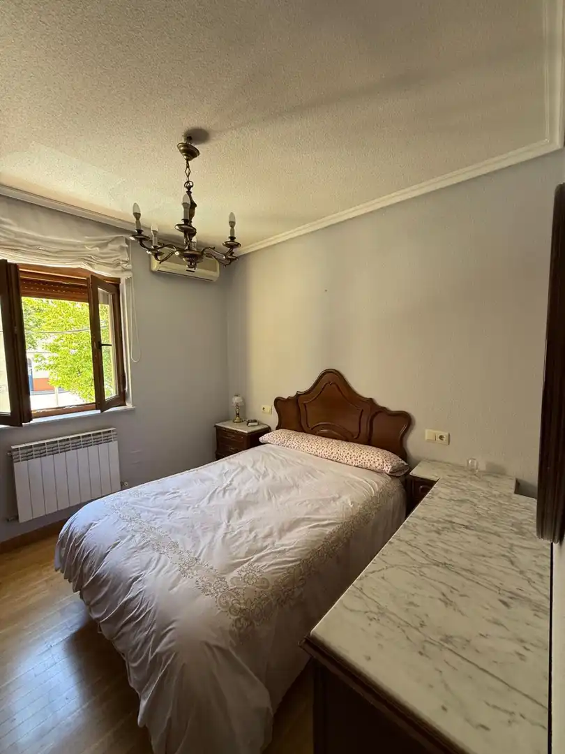 Bedroom of Flat for rent in Salamanca  with Air Conditioner, Heating and Parquet flooring