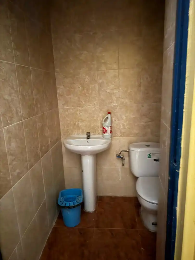 Badezimmer von Geschaftsraum zur Miete in Torrijos