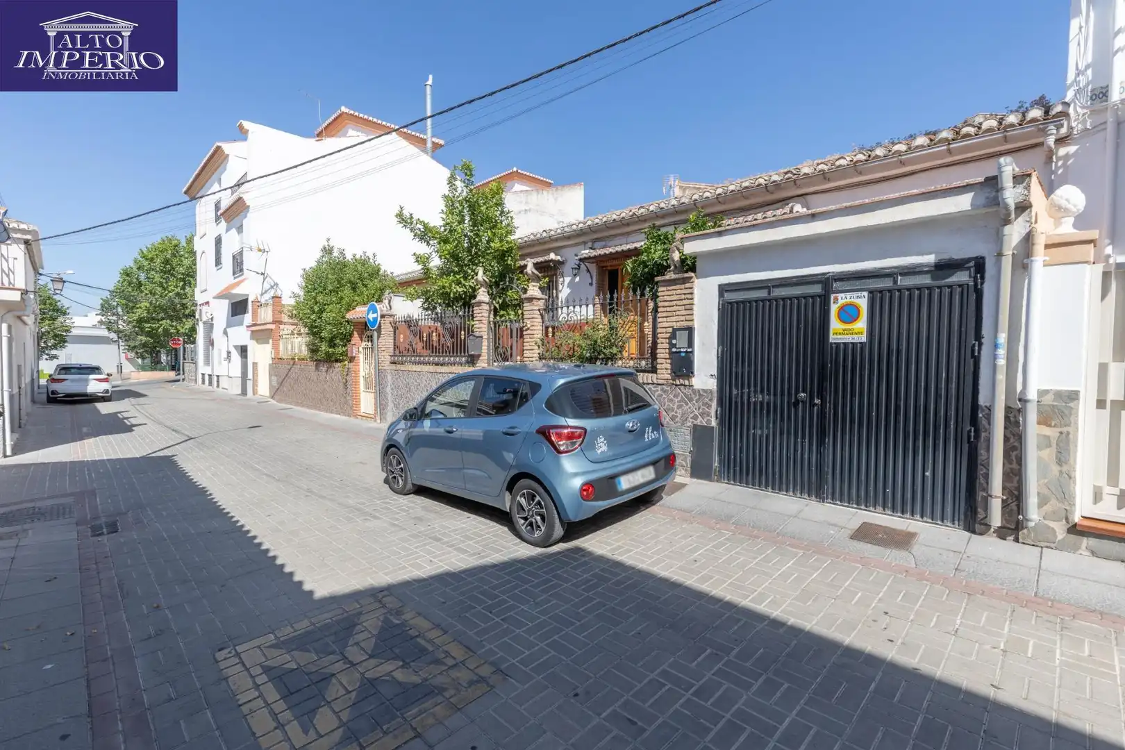 Vista exterior de Casa o xalet en venda en La Zubia amb Terrassa