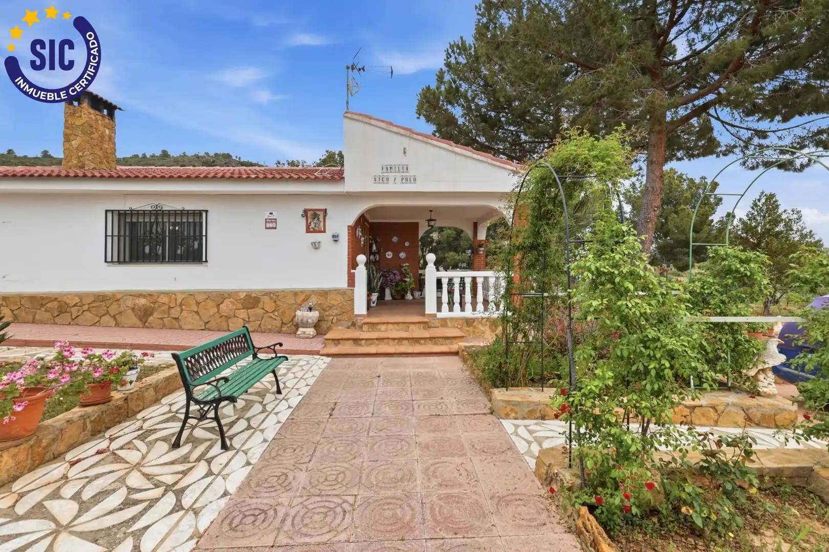 Vista exterior de Casa o chalet en venta en Montroi / Montroy con Jardín privado, Terraza y Piscina