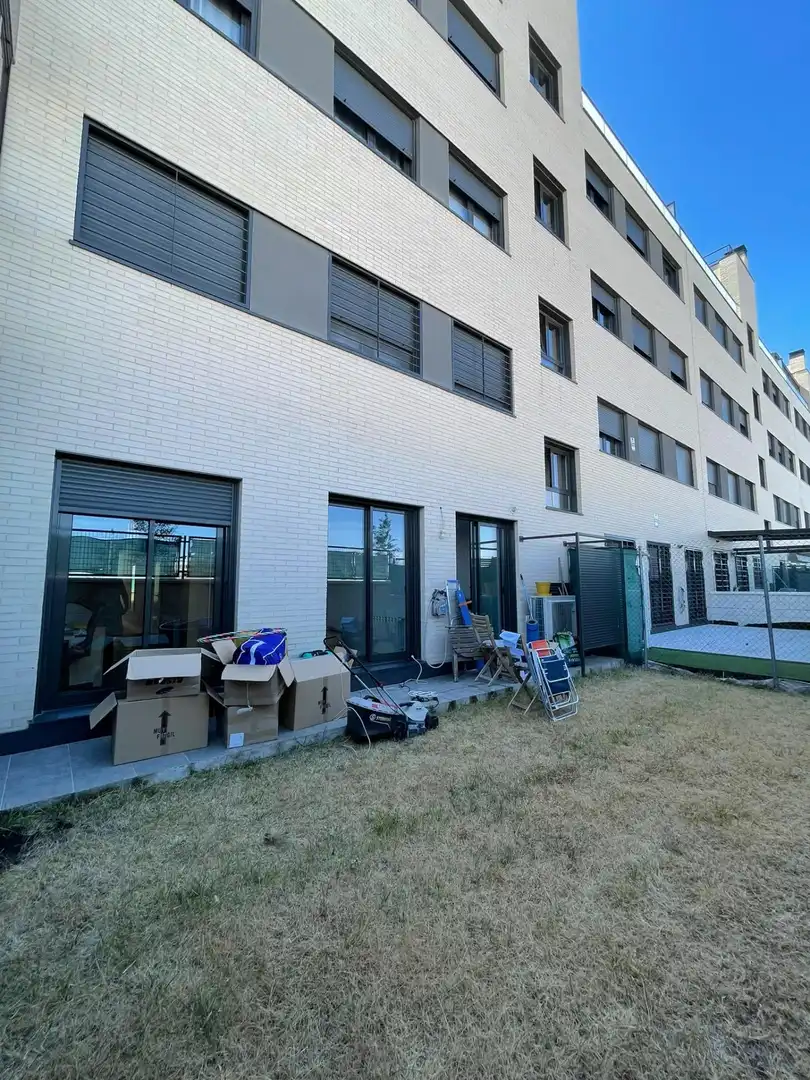 Planta baja de alquiler en Calle NARVAEZ, Hospital