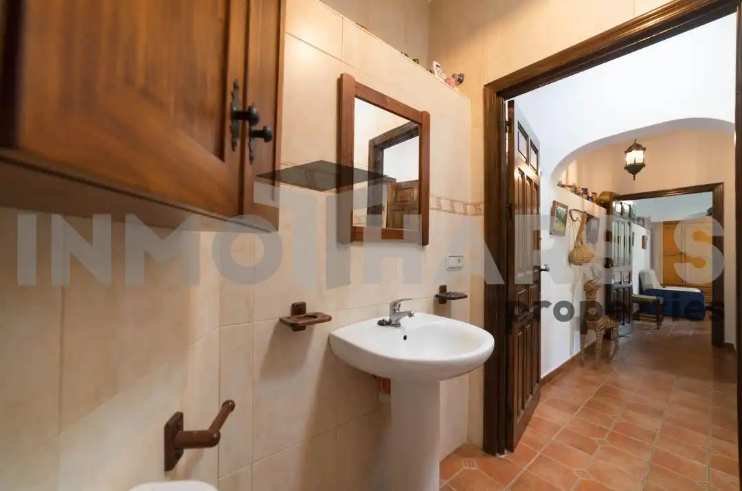 Bany de Casa o xalet en venda en Abrucena amb Jardí privat, Terrassa i Moblat