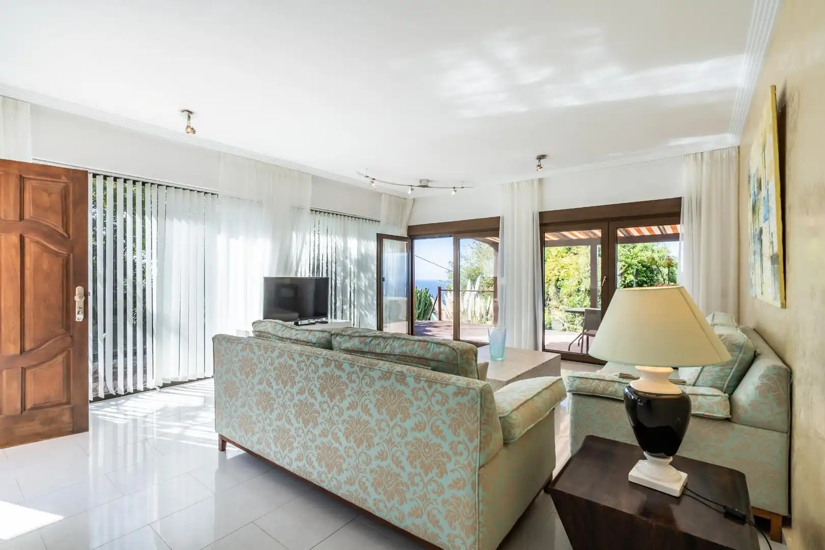Sala d'estar de Casa o xalet en venda en Guía de Isora amb Aire condicionat, Jardí privat i Terrassa