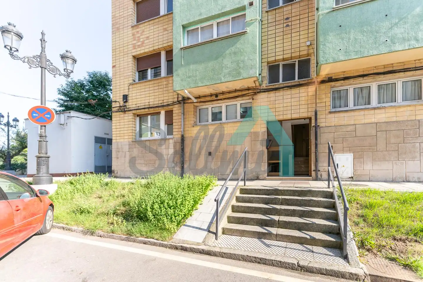 Vista exterior de Planta baja para compartir en Oviedo  con Calefacción, Amueblado y Internet