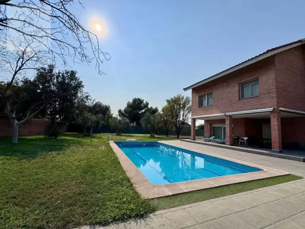 Piscina de Casa o xalet en venda en Mejorada del Campo amb Aire condicionat i Piscina