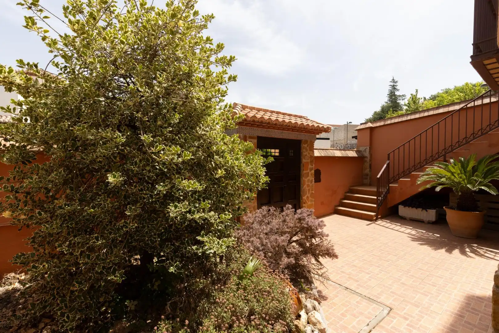 Vista exterior de Casa o xalet en venda en La Zubia amb Calefacció, Jardí privat i Terrassa