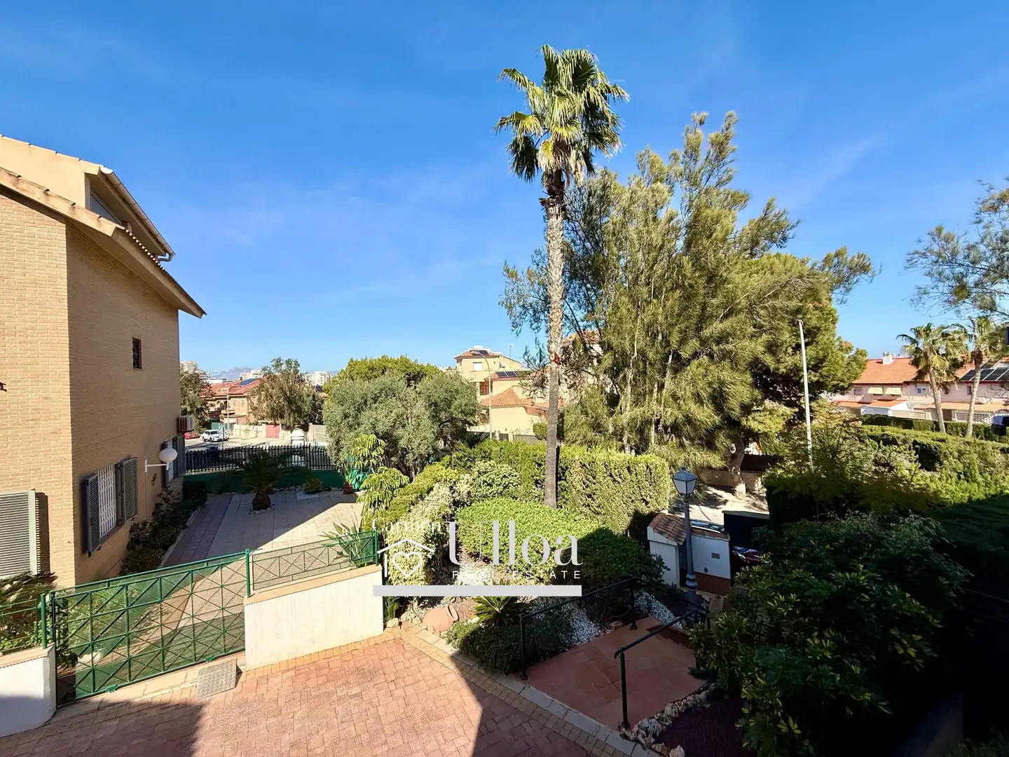 Vista exterior de Casa o xalet en venda en Alicante / Alacant amb Aire condicionat, Calefacció i Jardí privat