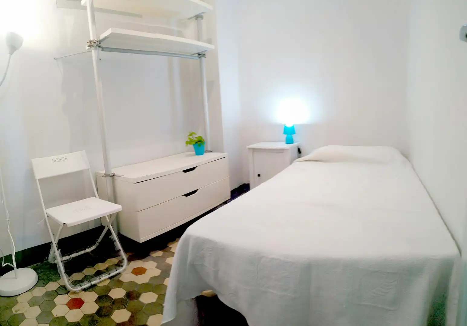Schlafzimmer von Wohnung zur untervermieten in Valencia mit Heizung und Waschmaschine