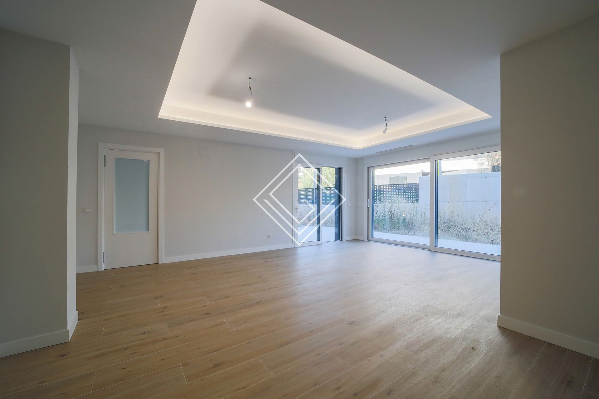Living room of Single-family semi-detached for sale in  Madrid Capital  with Air Conditioner, Heating and Terrace
