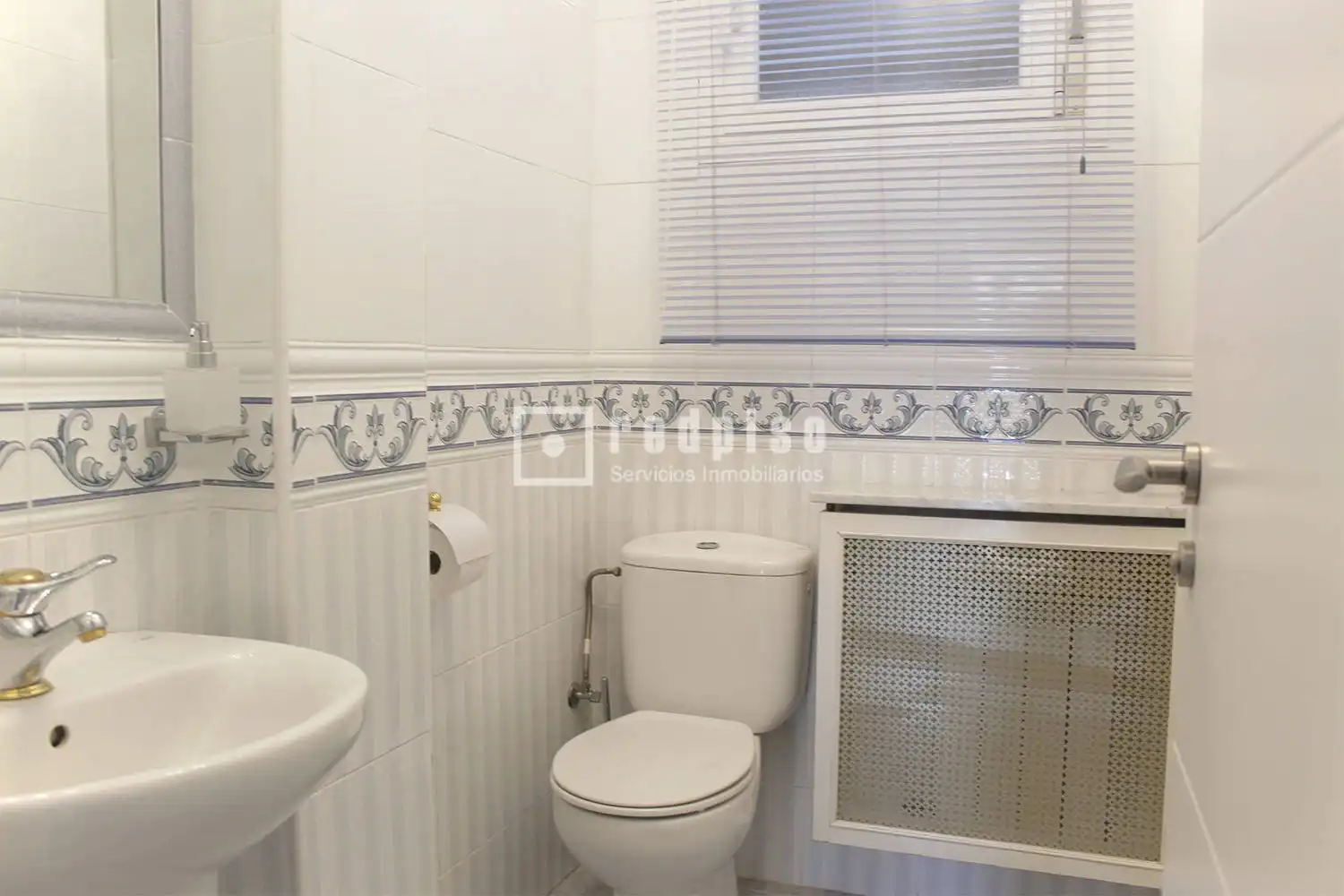 Bany de Casa o xalet de lloguer en Madrid amb Aire condicionat, Calefacció i Jardí privat