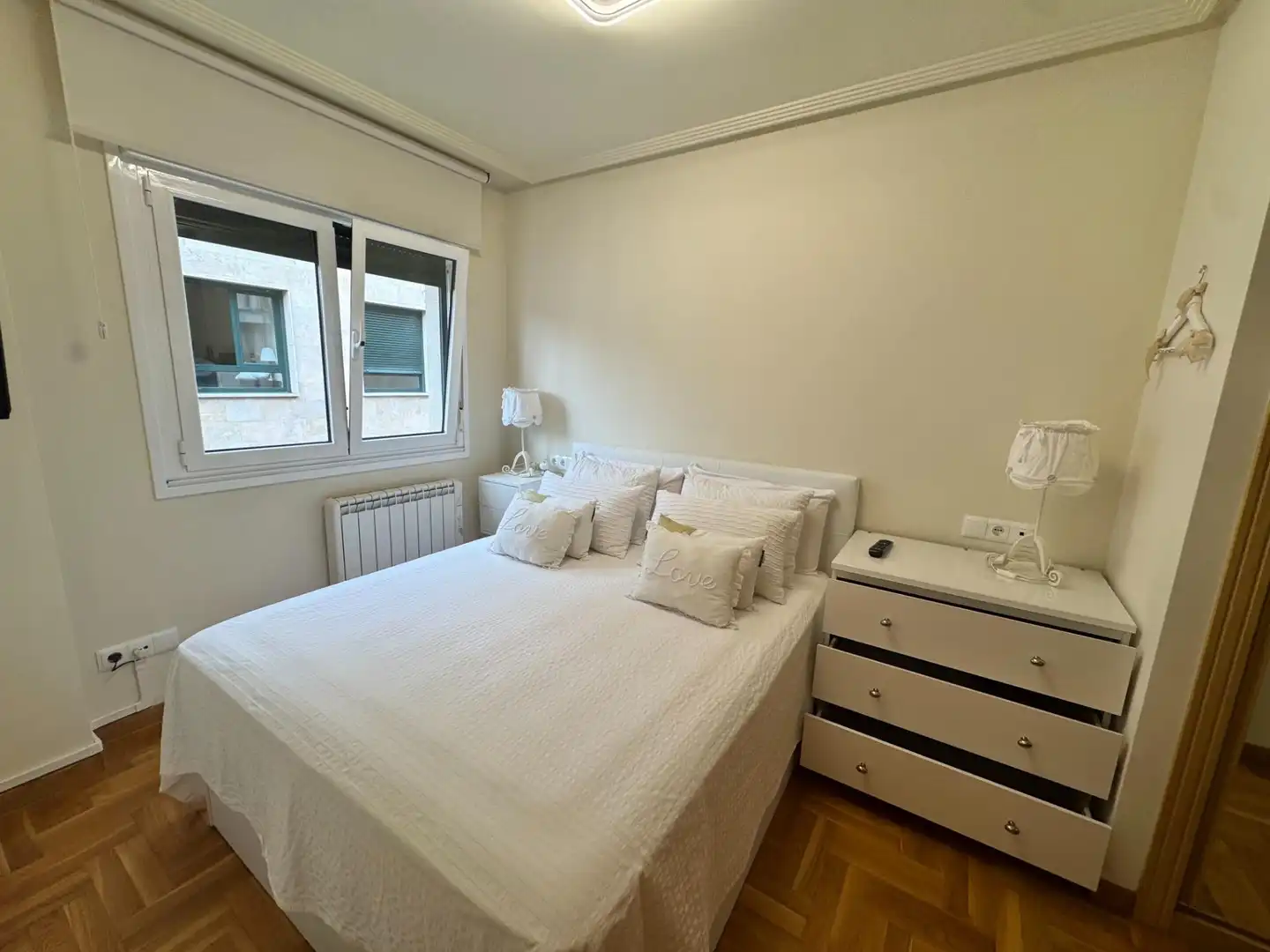 Schlafzimmer von Wohnungen zur Miete in Gozón mit Heizung