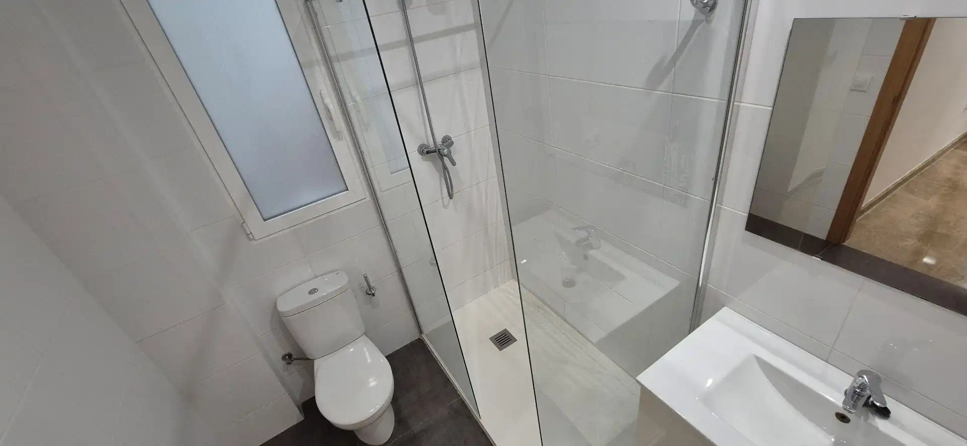 Baño de Piso de alquiler en Valencia con Aire acondicionado, Terraza y Amueblado