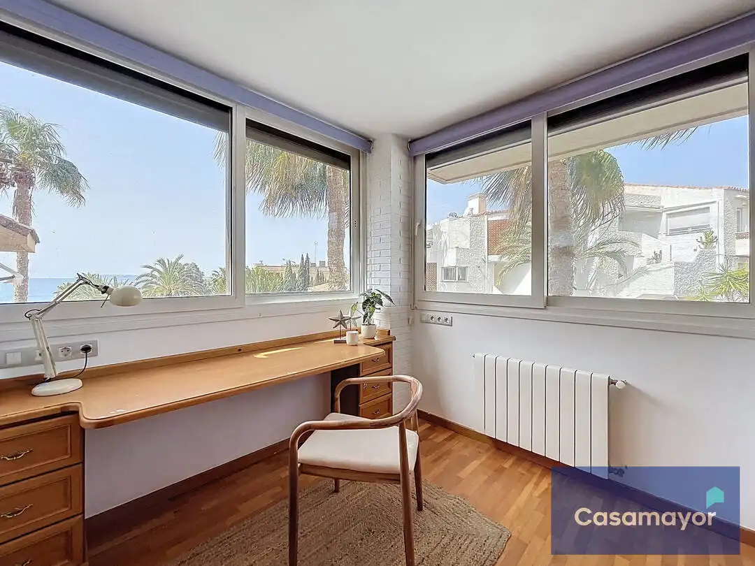 Casa adosada en venda en Alicante / Alacant amb Aire condicionat, Calefacció i Jardí privat