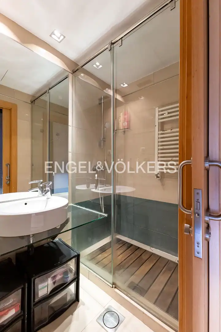 Bathroom of Flat for sale in Madrid  with Air Conditioner, Heating and Parquet flooring