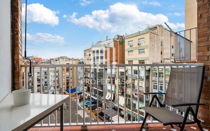 Exterior view of Flat for sale in  Barcelona Capital  with Air Conditioner, Heating and Balcony