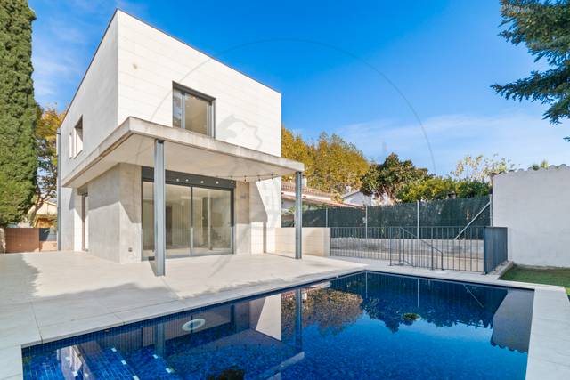 Casa-chalet en Alquiler en Passeig del Baixador en Mira-sol