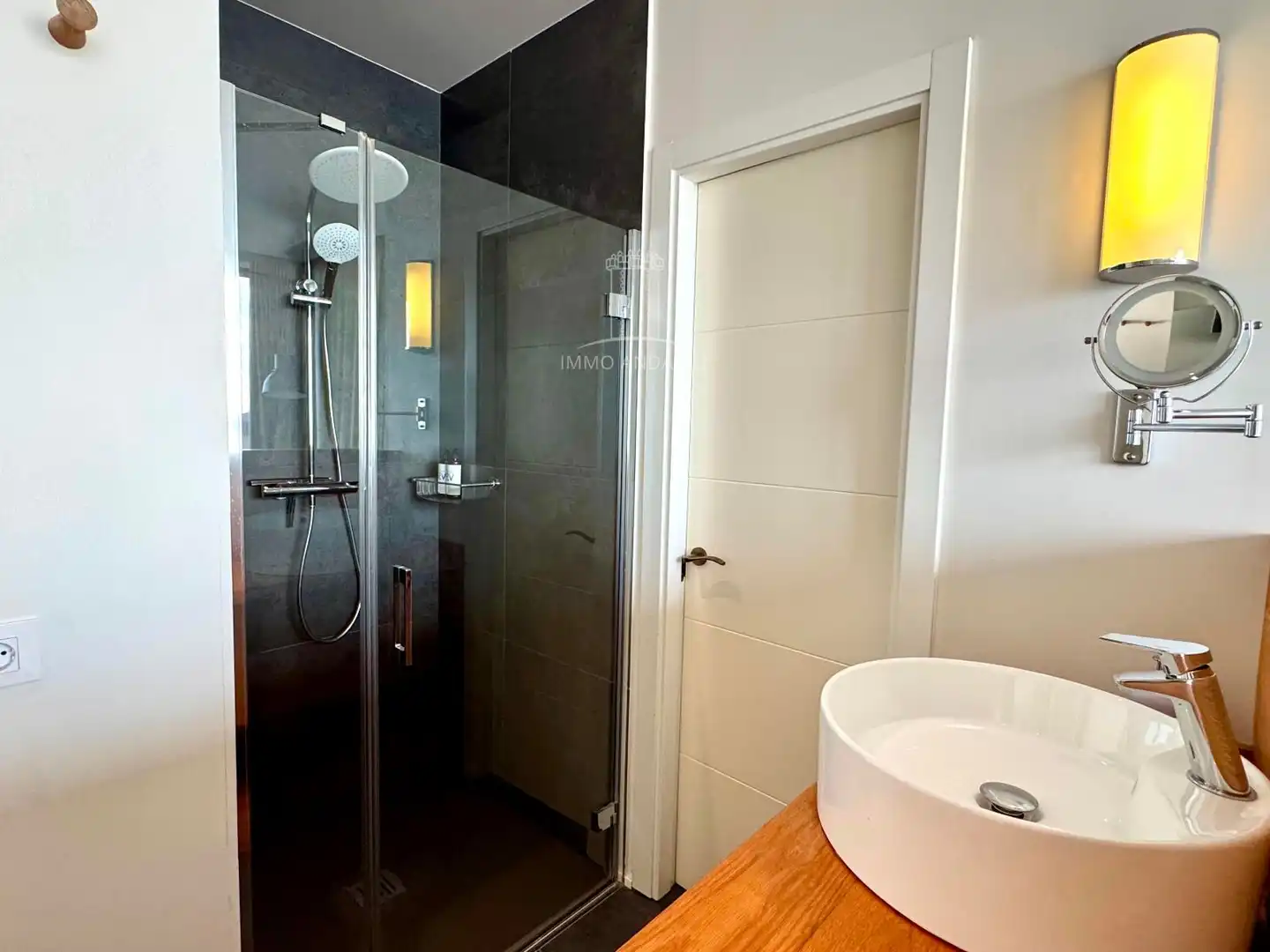 Bathroom of Houses for sale in Zahara de los Atunes  with Air Conditioner, Heating and Storage room