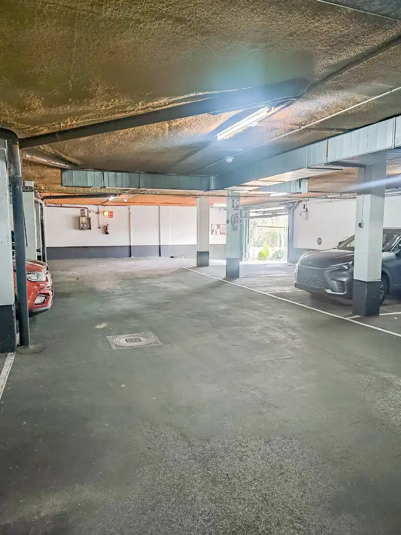Parking de Piso en venta en Madrid con Aire acondicionado, Calefacción y Jardín privado