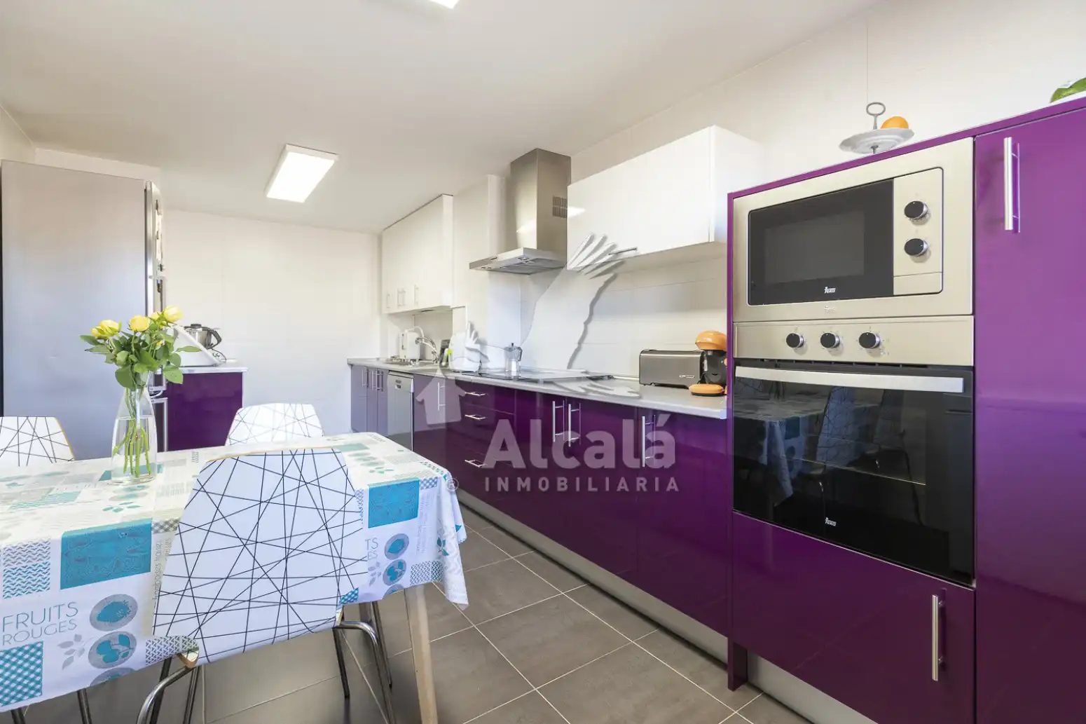 Cuina de Casa o xalet en venda en Alcalá de Henares amb Aire condicionat, Calefacció i Jardí privat