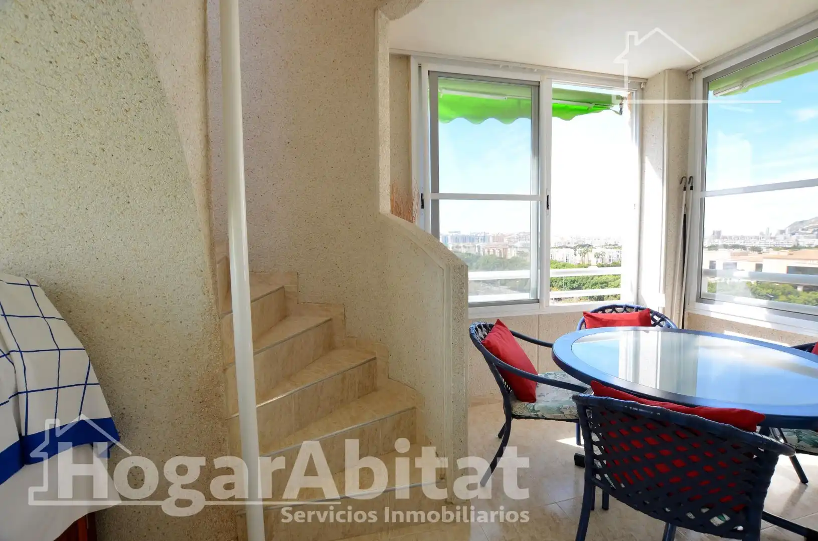Habitación de Ático en venta en Alicante / Alacant con Calefacción, Jardín privado y Terraza