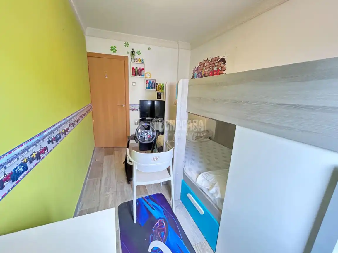 Dormitori de Casa adosada en venda en Torrent amb Aire condicionat, Calefacció i Jardí privat