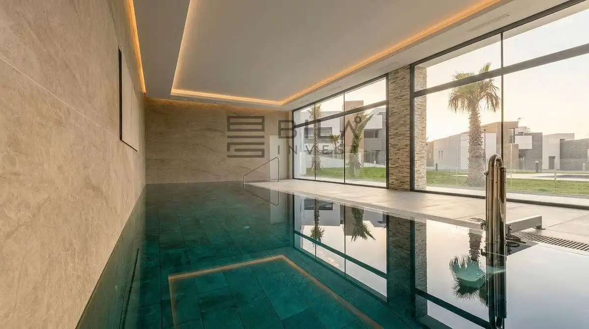 Piscina de Ático en venta en Marbella con Aire acondicionado, Terraza y Trastero