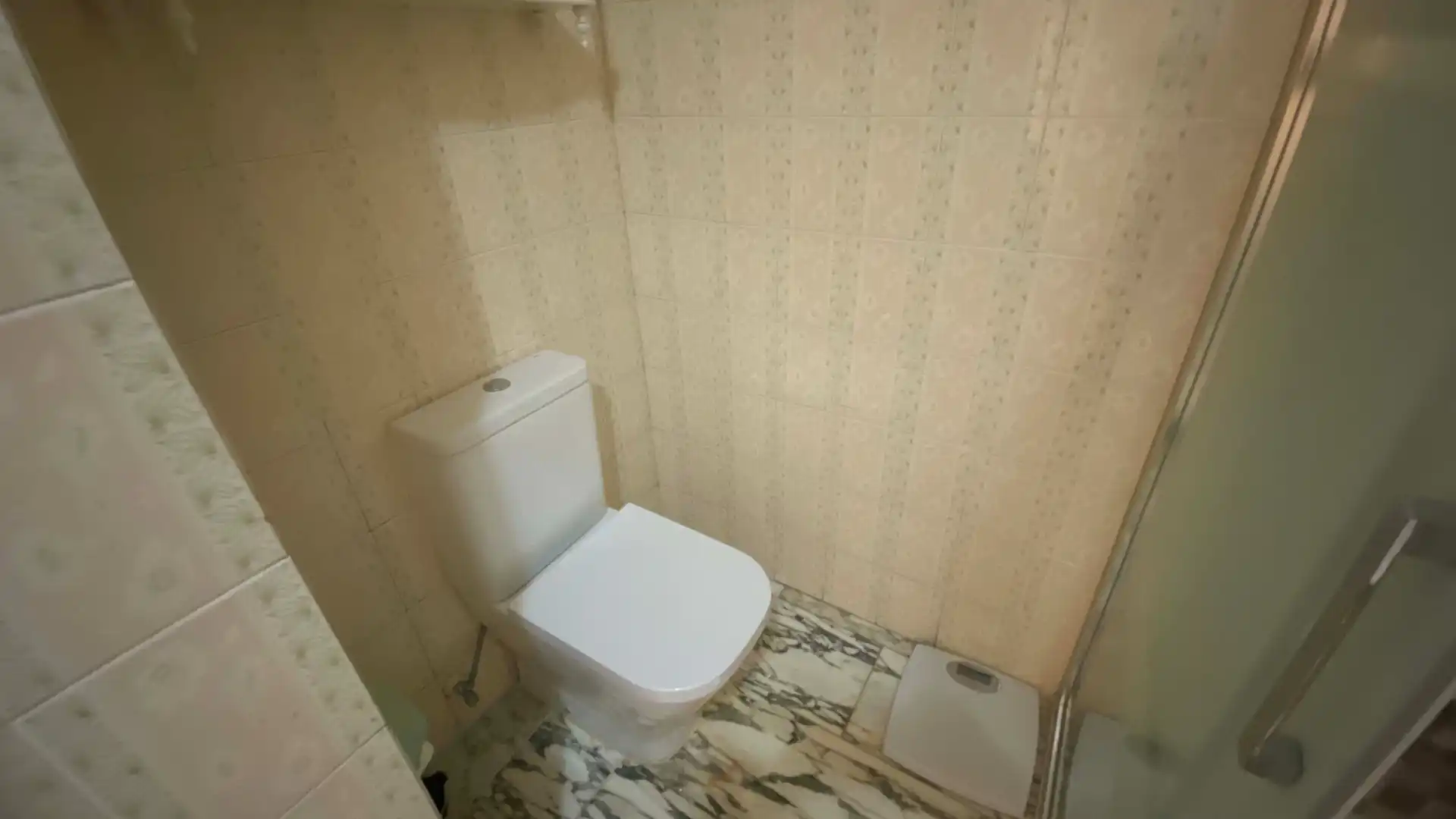 Bathroom of Flat for sale in San Martín del Rey Aurelio  with Heating, Parquet flooring and Terrace