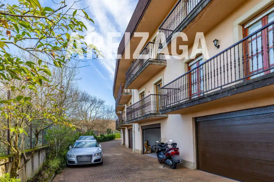 Vista exterior de Casa o xalet en venda en Donostia - San Sebastián  amb Calefacció, Jardí privat i Terrassa
