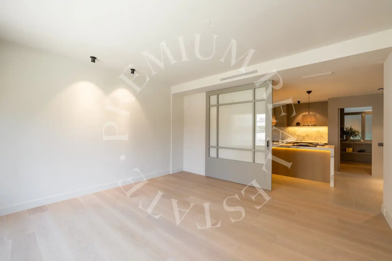 Sala d'estar de Pis en venda en Barcelona amb Aire condicionat, Calefacció i Parquet
