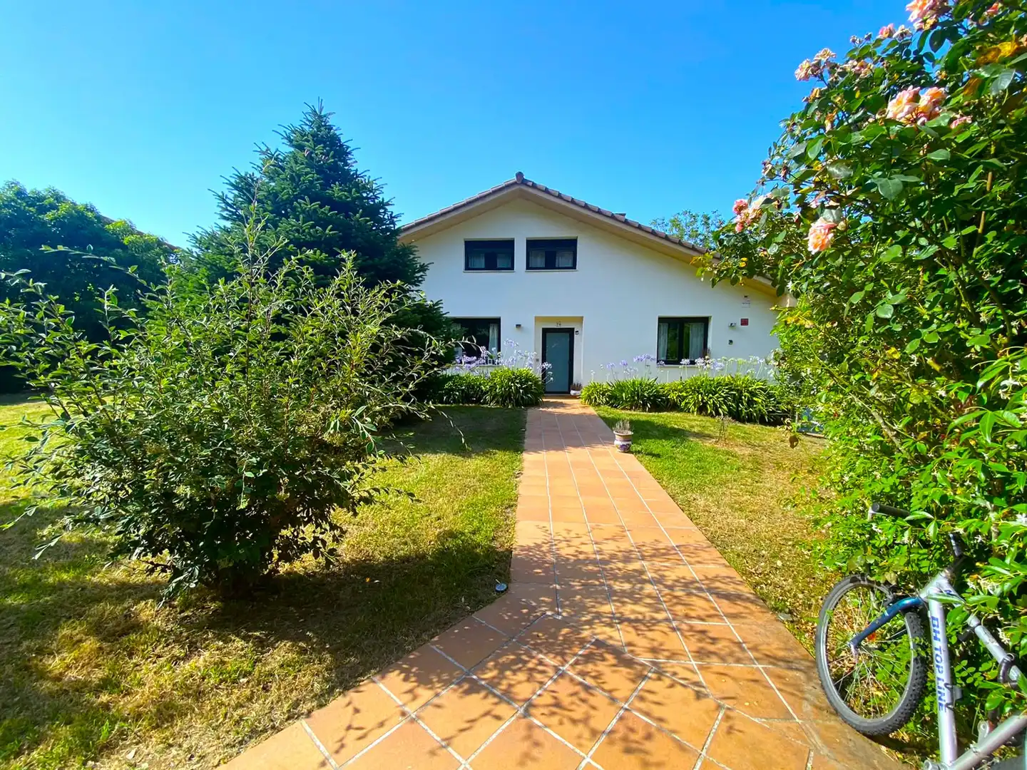 Exterior view of Houses for sale in Castro-Urdiales  with Heating, Private garden and Parquet flooring