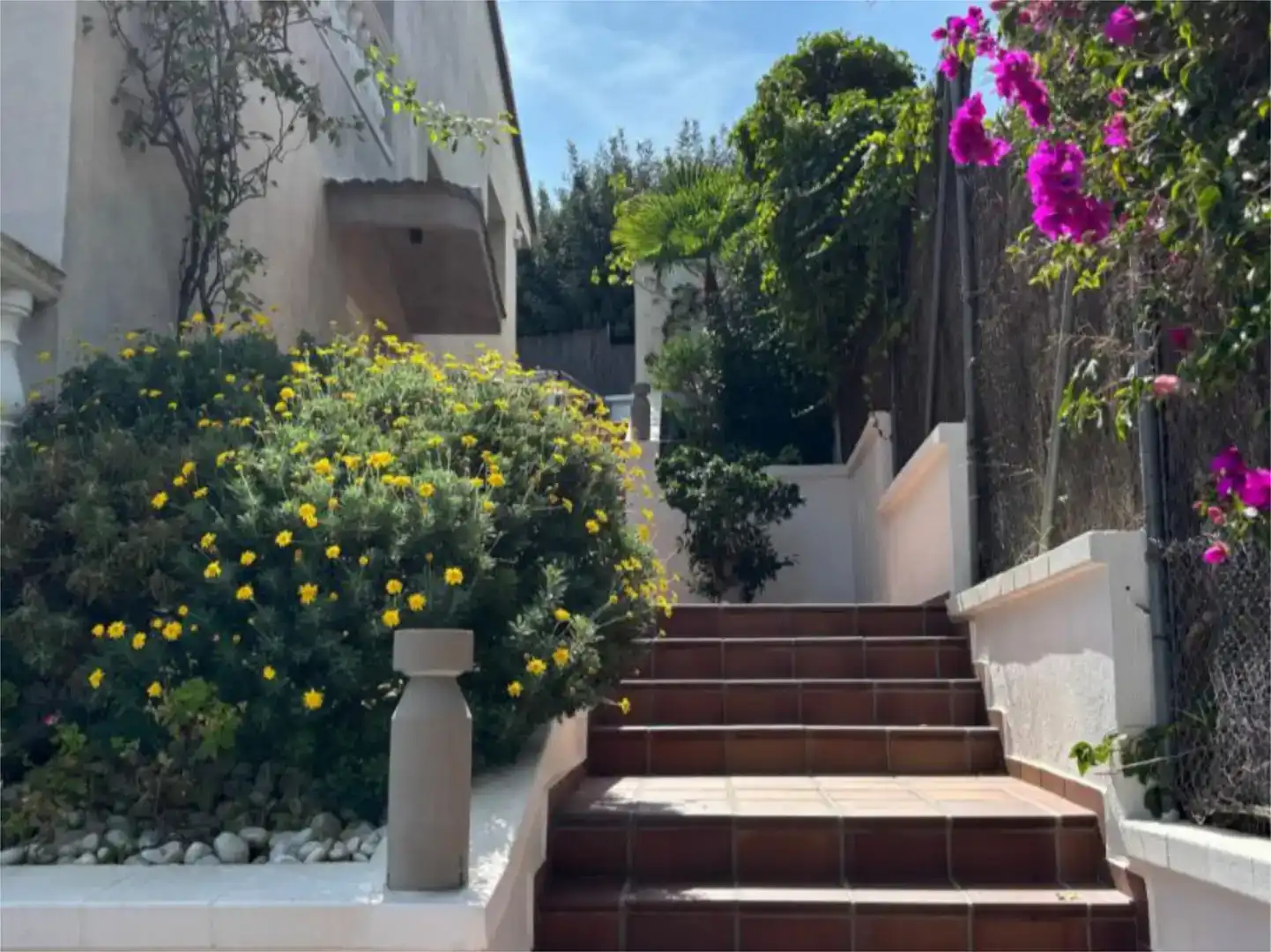 Vista exterior de Casa o xalet en venda en Calella amb Aire condicionat, Piscina i Balcó