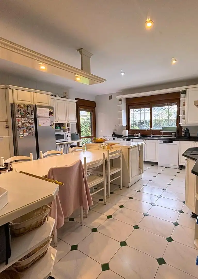 Cuina de Casa o xalet en venda en Pozuelo de Alarcón amb Aire condicionat, Calefacció i Jardí privat