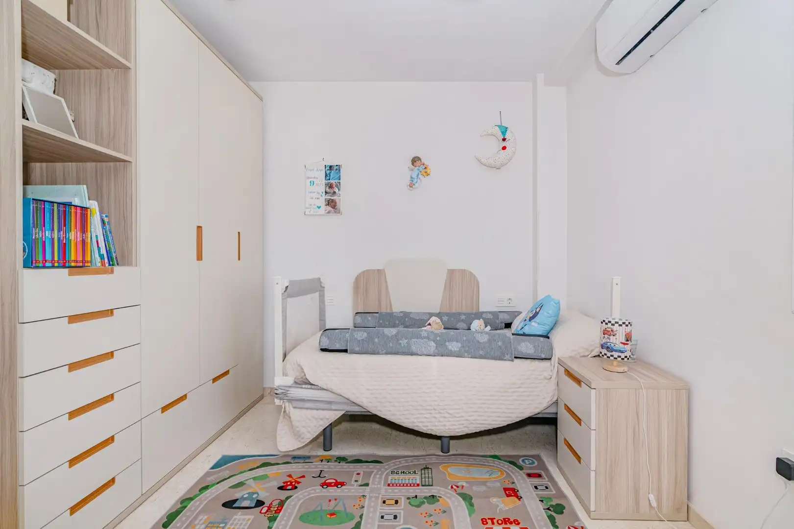 Habitación de Casa adosada en venta en Armilla con Aire acondicionado, Calefacción y Jardín privado