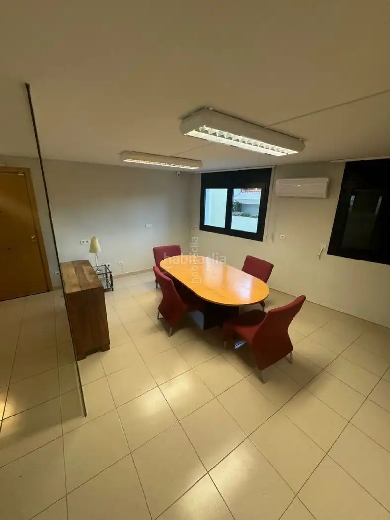 Office space with lift to rent in Carrer del Bruc 80, imagen 2