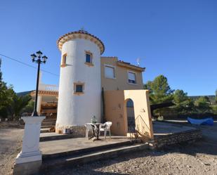 Vista exterior de Casa o xalet de lloguer en Castalla amb Aire condicionat, Terrassa i Balcó