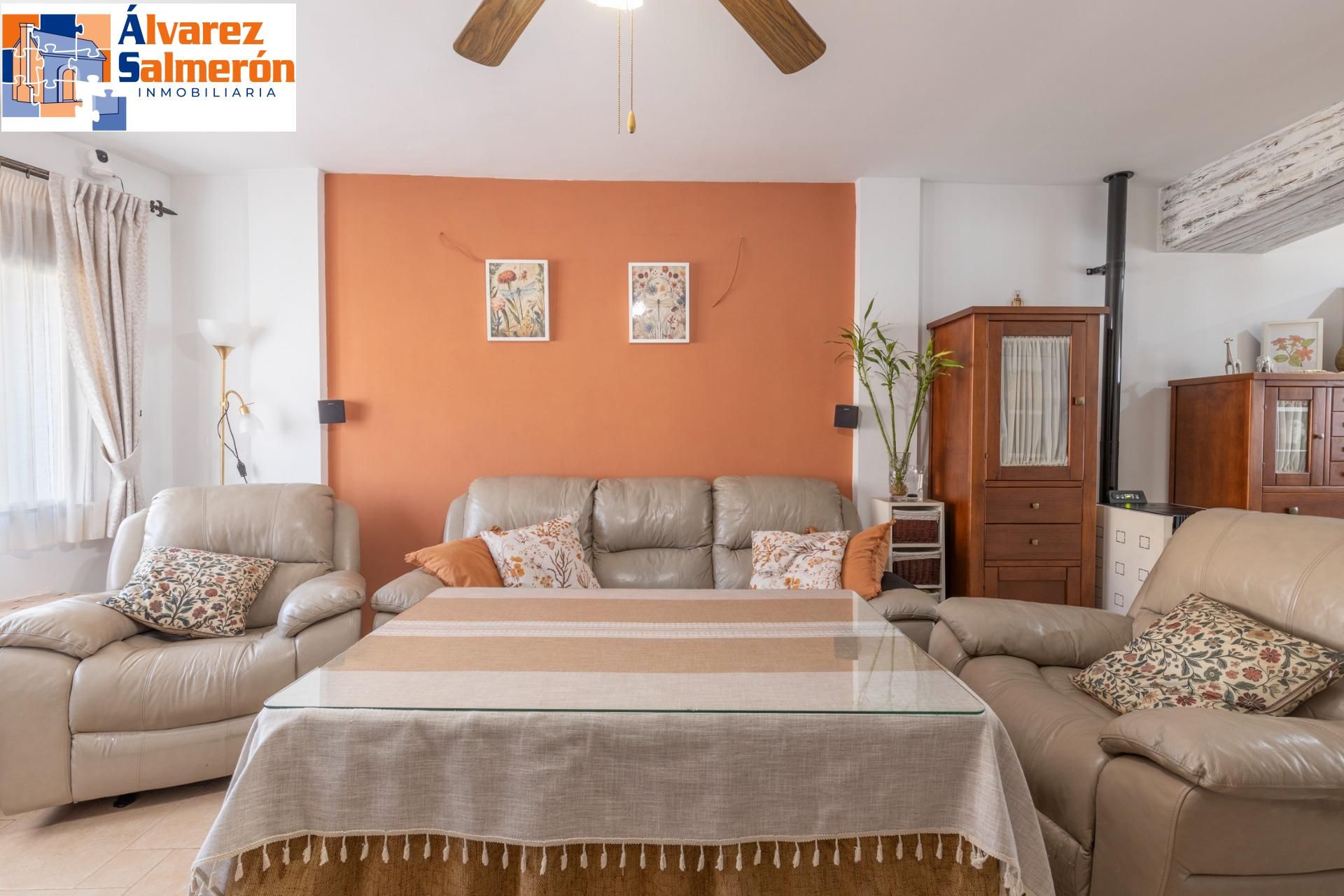 Sala d'estar de Casa adosada en venda en Chauchina amb Aire condicionat i Terrassa