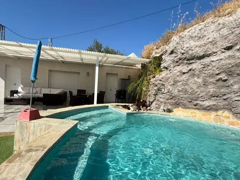 Schwimmbecken von Einfamilien-Reihenhaus zur Miete in Guaro mit Klimaanlage, Schwimmbad und Möbliert