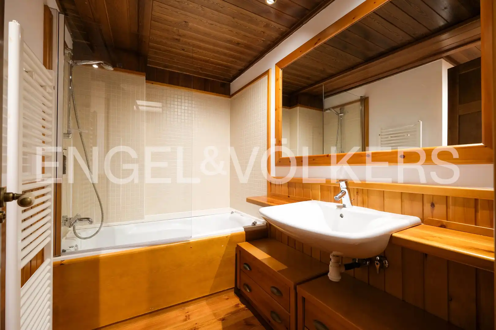 Baño de Piso en venta en Naut Aran con Trastero y Balcón
