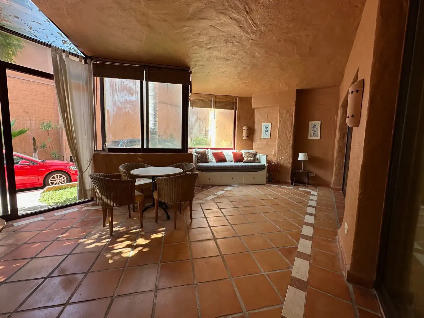 Sala de estar de Planta baja en venta en Estepona con Aire acondicionado, Terraza y Piscina