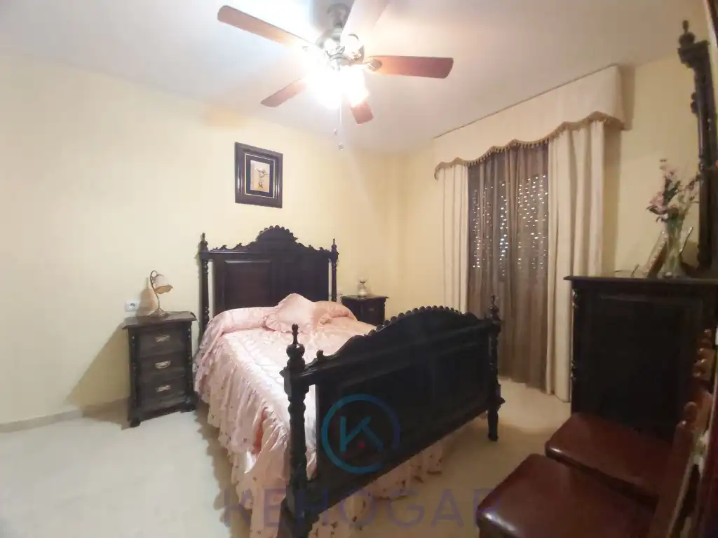 Dormitori de Casa o xalet en venda en Dos Hermanas